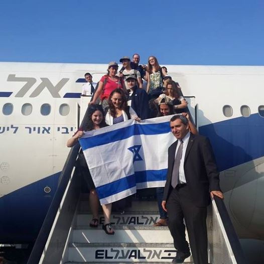 Zeev Elkin welcomes olim on the 53rd Nefesh B'Nefesh flight as it lands in Israel