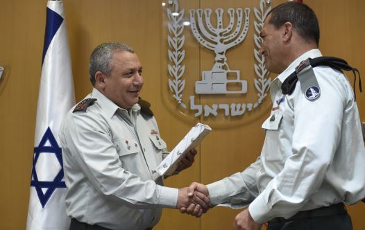 Newly appointed IDF Southern Command chief Maj.-Gen. Eyal Zamir (right) shakes hands with IDF Chief of Staff Lt.-Gen. Gadi Eisenkot.