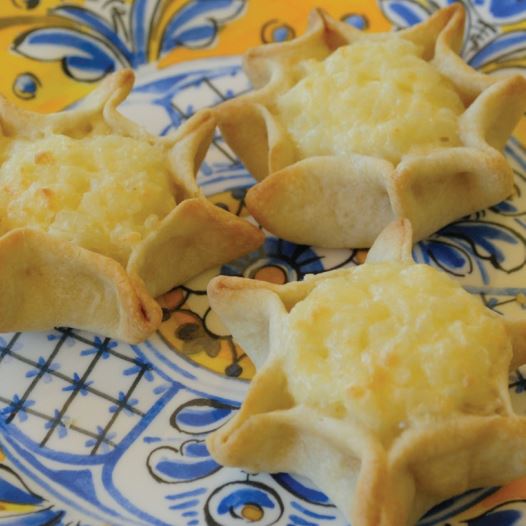 Linda Sendowski kezadas: Sephardic rice and cheese pies.