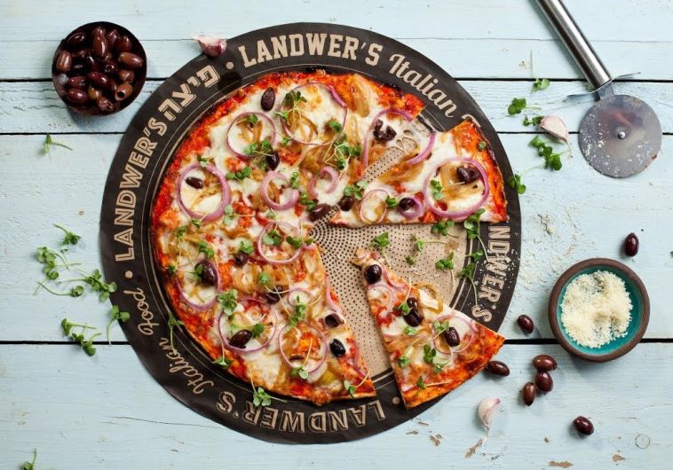 Pizza at Cafe Landwer