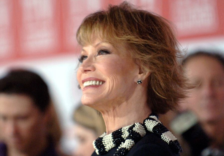 Mary Tyler Moore dies at the age of 80