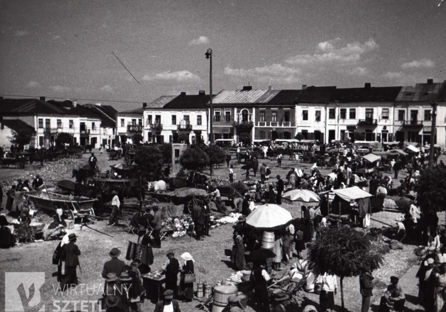Stopnica (Stopnitz) Poland, town square, 1939