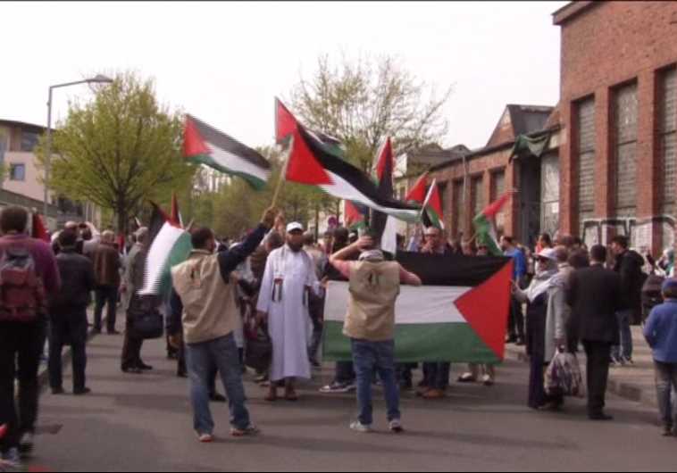 Palestinian conference in Berlin draws anti-Hamas protest.