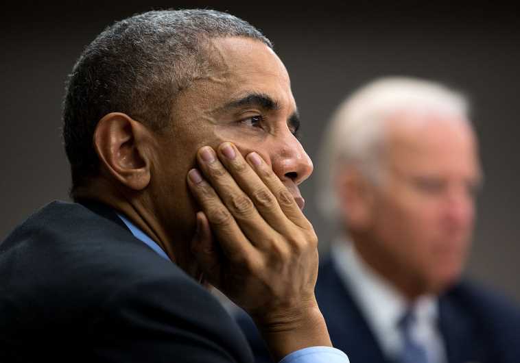 US President Barack Obama (L) and Vice President Joe Biden