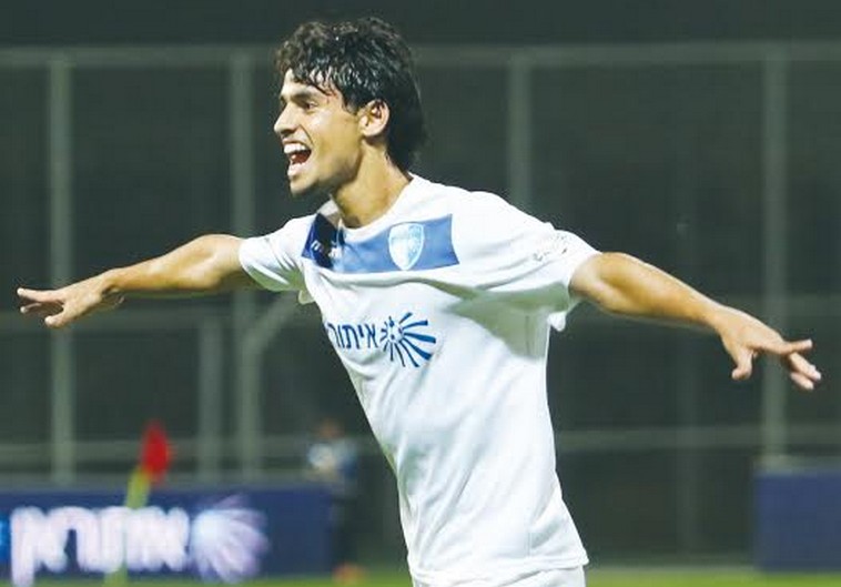 Ironi Kiryat Shmona midfielder Roei Kehat netted his first career hat-trick Sunday night to lead his team to a 3-1 win over Hapoel Beersheba