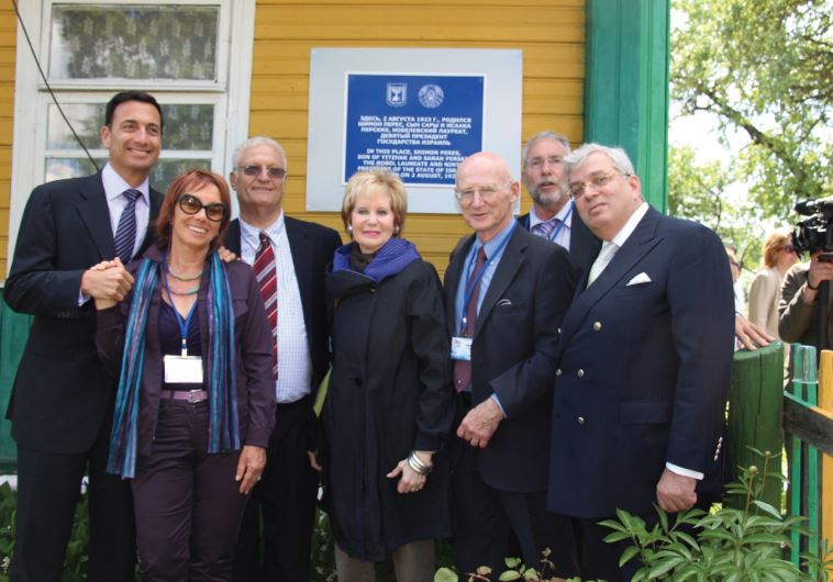From left to right: Matthew Bronfman, Dr. Tzvia Valdan, Chaim Chesler, Sandra Cahn, Prof. Rafi Valdan, Yoram Dori and Aaron Frenkel at the house in Vishniev, Belarus, where former Israeli president Shimon Peres was born.