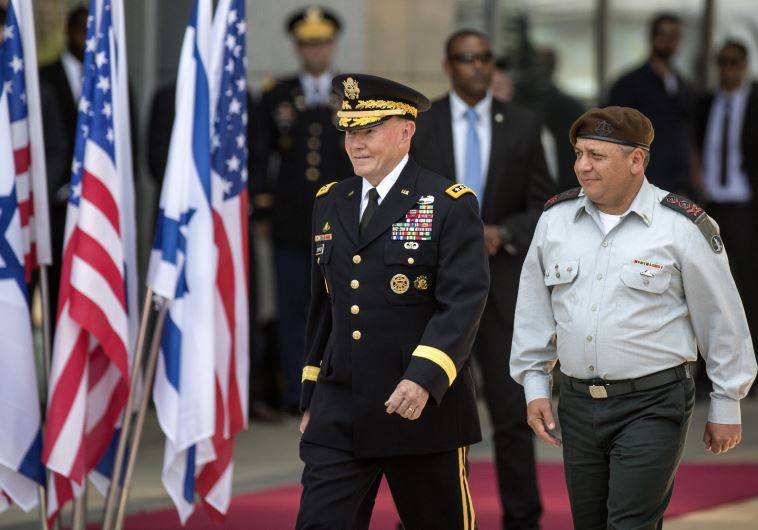 IDF Chief of Staff, Lt.-Gen. Gadi Eisenkot, (R) and US military chief Martin Dempsey take part in an official ceremony in Tel Aviv, June 9, 2015 
