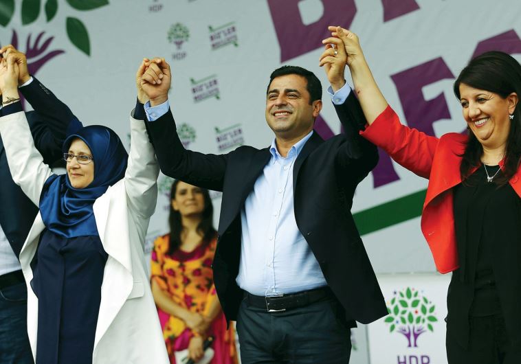 The pro-Kurdish People’s Democratic Party (HDP) entered the parliament for the first time, exceeding the 10 percent threshold with 13.12% of the votes