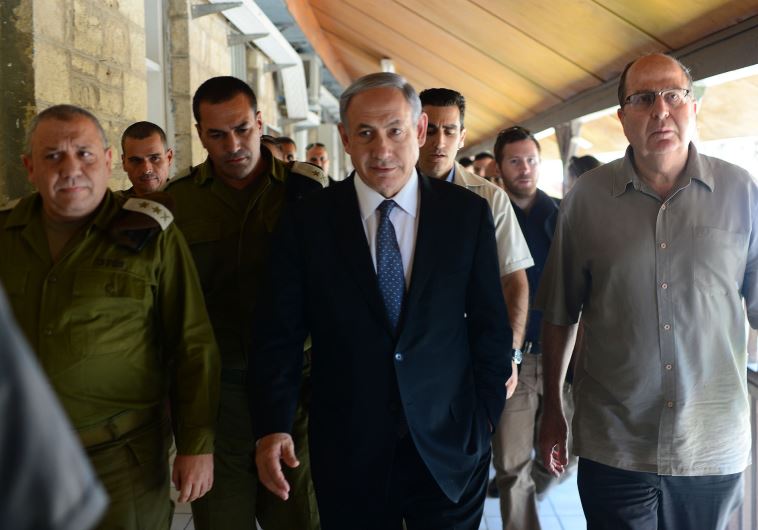 From left: IDF chief of staff Gadi Eisenkot, Prime Minister Benjamin Netanyahu, and Defense Minister Moshe Ya'alon pay a visit to the IDF's Home Front Command
