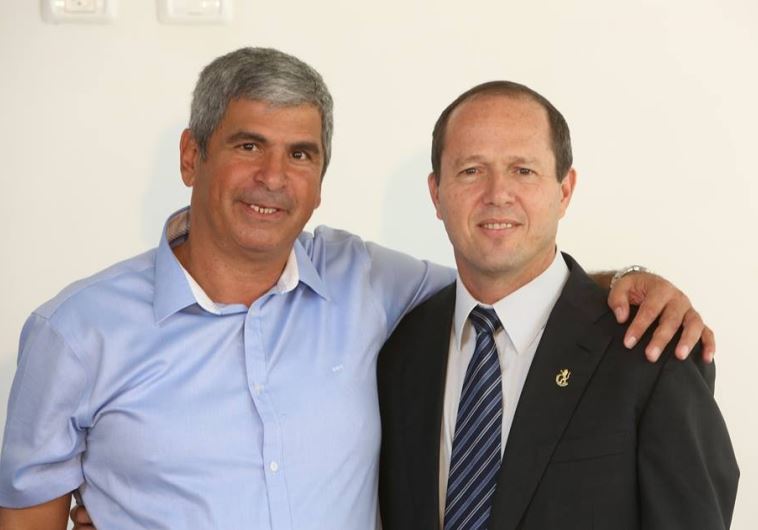 Kobe Kahlon (L) and Jerusalem Mayor Nir Barkat.