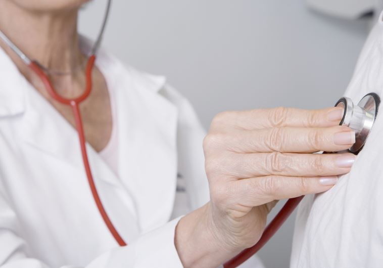 Doctor and patient (illustrative).