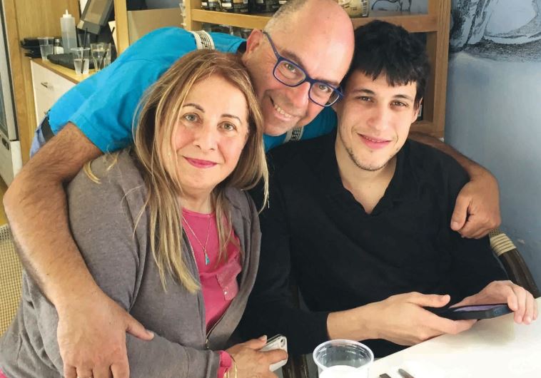 Prof. Mel Rosenberg (center) with his wife and Ourboox CEO Shuli Sapir-Nevo and cofounder and CTO Ran Shternin.