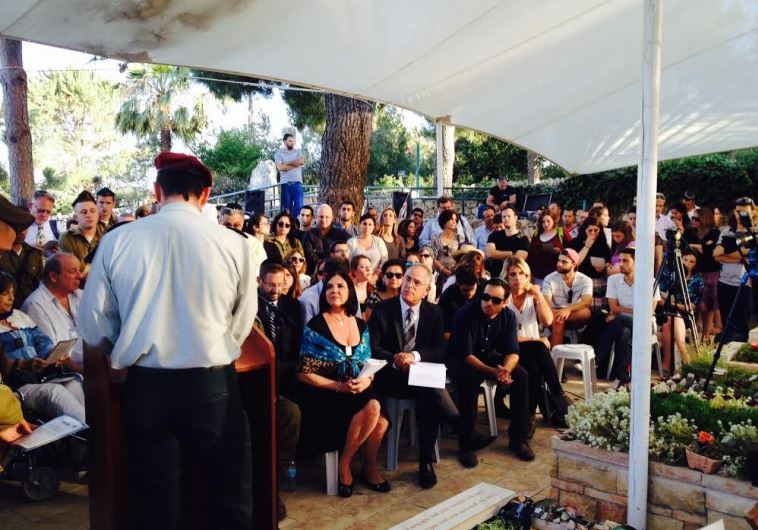 He parents of fallen Lone Soldier St.- Sgt. Max Steinberg, Evie and Stuart, sit at his one-year memorial on Mount Herzl on Thursday evening