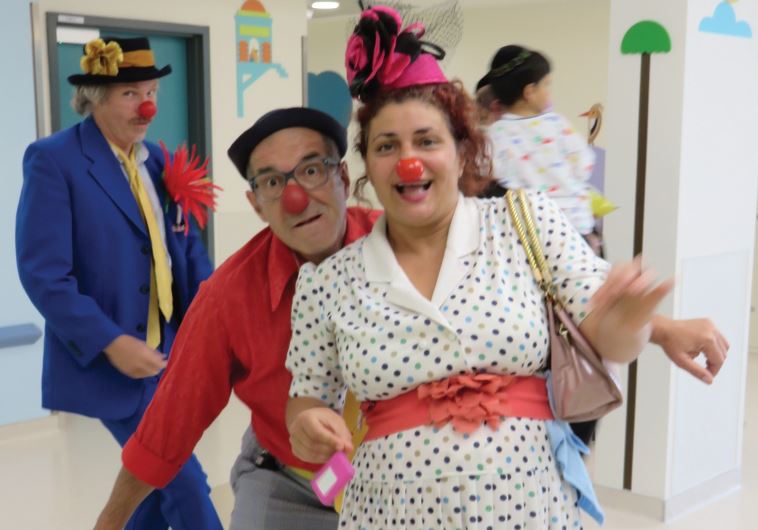 Medical Clowns at work. 