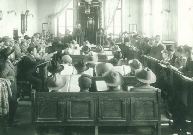 A historic photo hanging in the ‘beit midrash’ (study hall) depicts Rabbi Abraham Isaac Hacohen Kook giving a talk