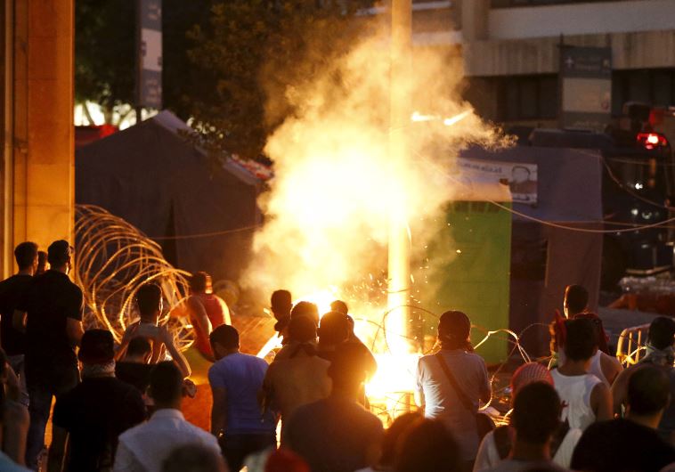 Protesters start a fire during a protest against corruption and against the government's failure to resolve a crisis over rubbish disposal, near the government palace in Beirut, Lebanon August 23, 2015. 