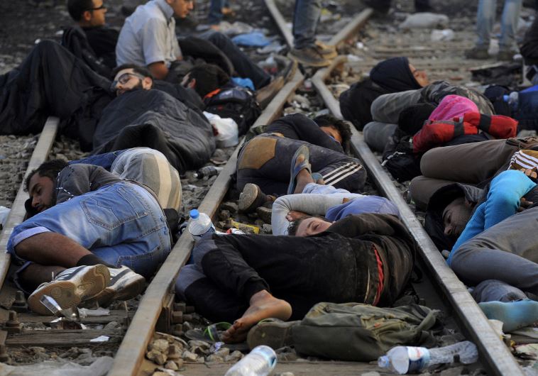 DATE IMPORTED: September 06, 2015 Refugees and migrants sleep on the railway tracks close to the borders of Greece with Macedonia, near the village of Idomeni, September 6, 2015. 