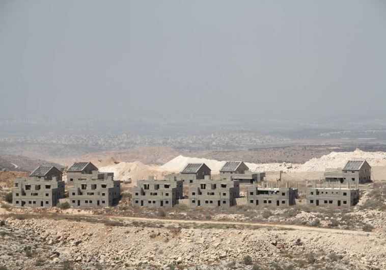 Construction in a Leshem, a new neighborhood of the Alei Zahav settlement