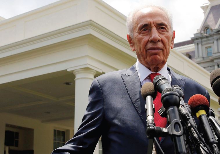 Former President Shimon Peres talks to the press after meeting with US President Barack Obama in the Oval Office of the White House during his presidency last June