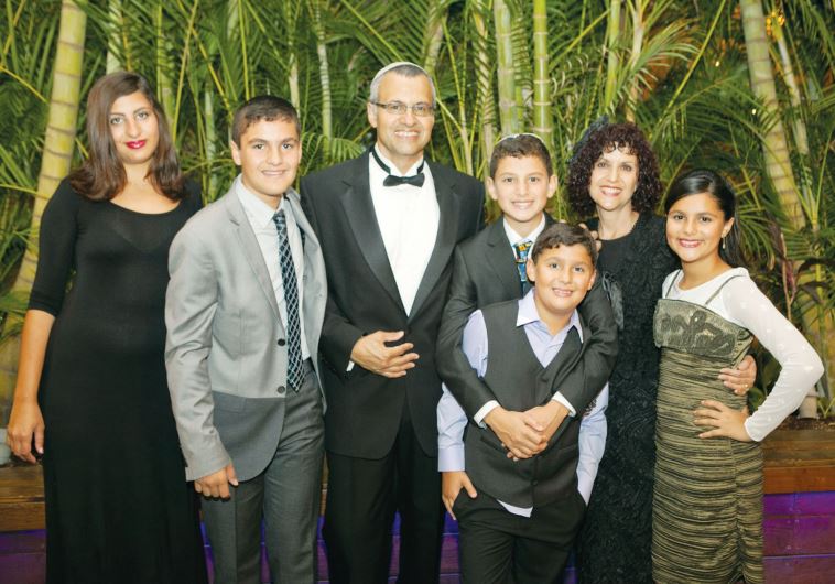 Sternlicht with his wife, Abby, and children Arava (Jamie), Moshe, Asher, Akiva (in front) and Marganit