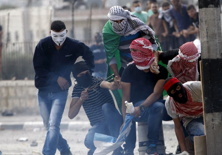 Palestinian rock-throwers attack Israeli troops near Bethlehem