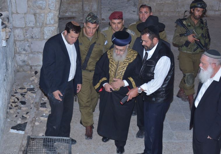 Chief Rabbi Yosef Yitzhak visits desecrated Joseph's Tomb