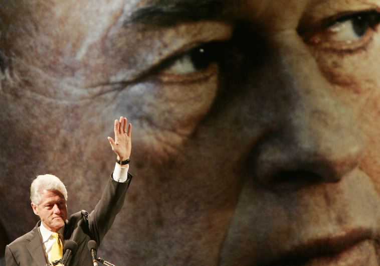 Bill Clinton addresses a rally in Tel Aviv to remember Yitzhak Rabin in 2005