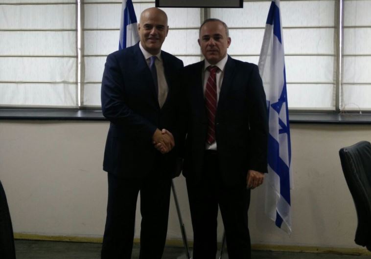 Energy and Water Minister Yuval Steinitz and Eni CEO Claudio Descalzi meeting Thursday at the Energy Ministry in Jerusalem