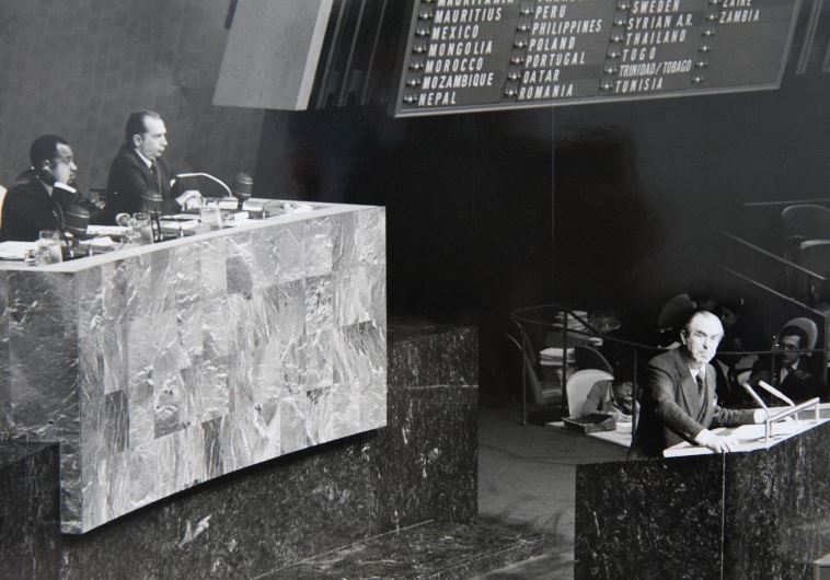 Then-Ambassador Chaim Herzog speaking to the United Nations in 1975