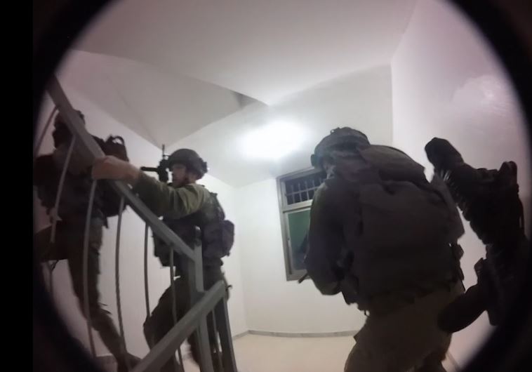 The Duvdevan unit of the IDF carrying out an arrest