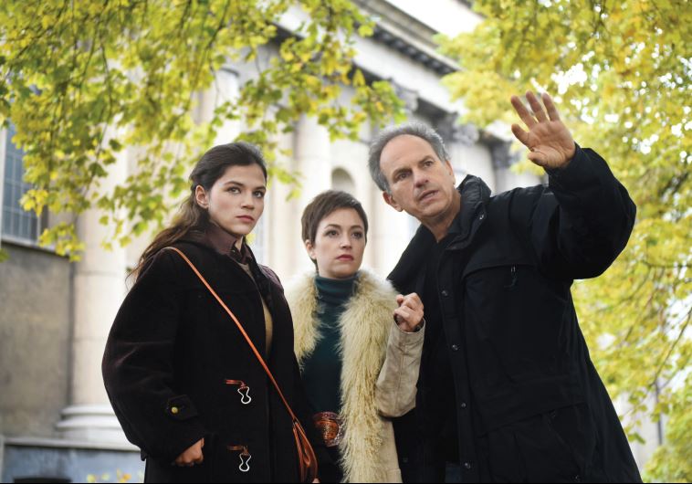 ACTRESSES JOY RIEGER (far left) and Nelly Tagar with director Avi Nesher on the set of ‘Past Life’ in Berlin.