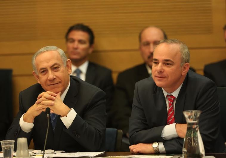 Prime Minister Benjamin Netanyahu and Energy Minister Yuval Steinitz at Economic Affairs Committee at the Knesset, December 8, 2015.