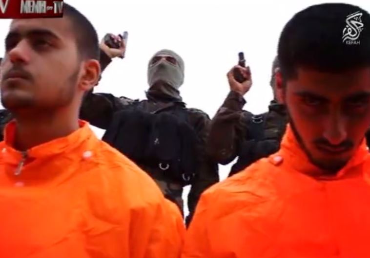 Syrian rebels stage mock execution of ISIS prisoners