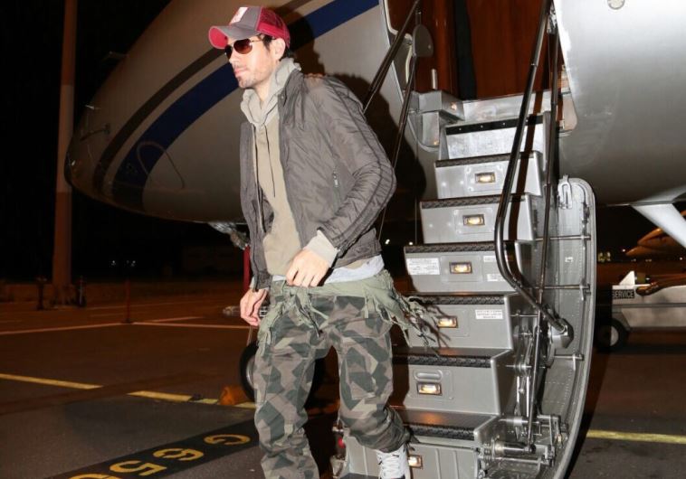Enrique Iglesias arriving in Israel