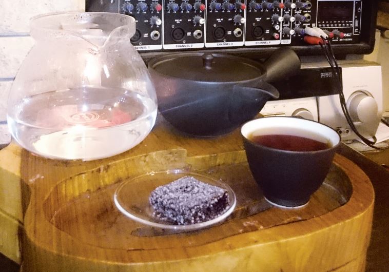 A spot of tea and a slice of blackberry-flavored pâté de fruit