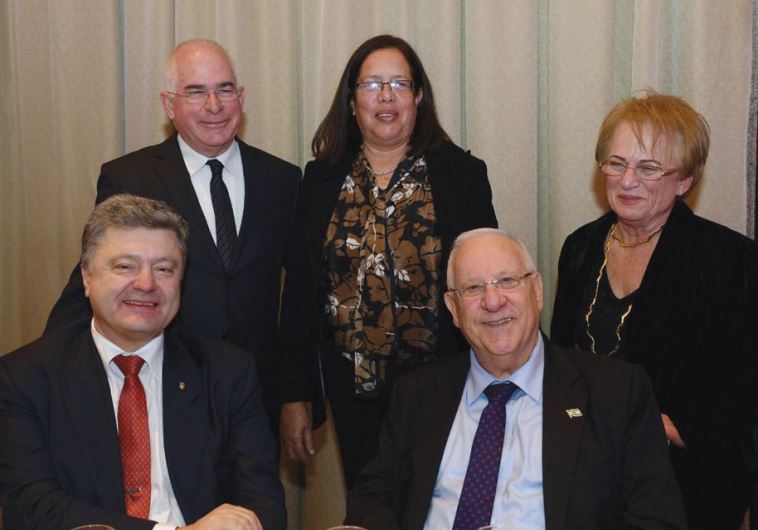 From left: Ukraine President Petro Promoshenko and President Reuven Rivlin (seated) with Ze’ev and Anat Jabotinsky and Karni Jabotinsky-Rubin
