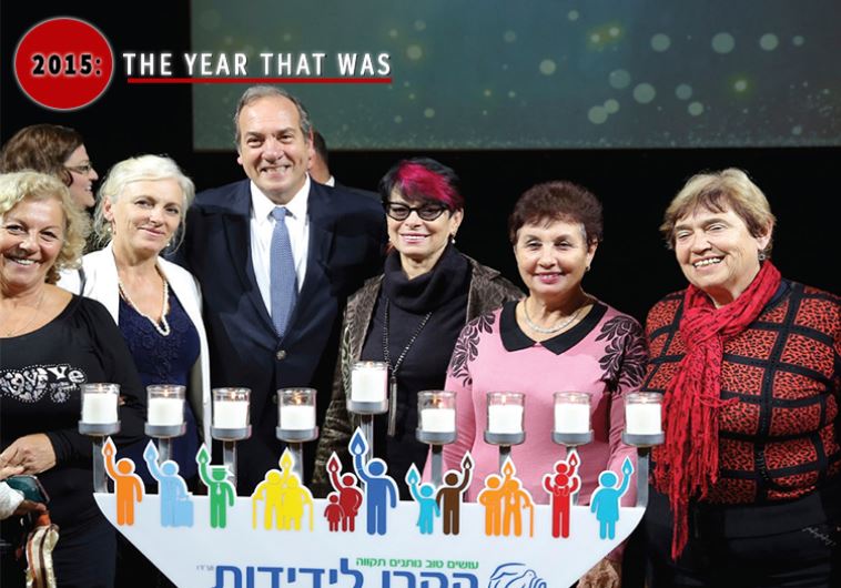 Rabbi Yechiel Eckstein and IFCJ volunteers at the lighting of the eighth candle of Hanukka