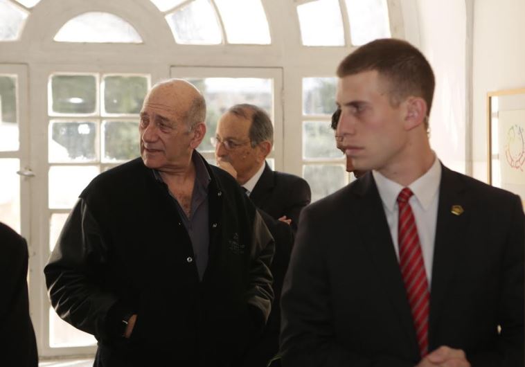 Former prime minister Ehud Olmert at the Jerusalem Magistrate's Court, February 10, 2016