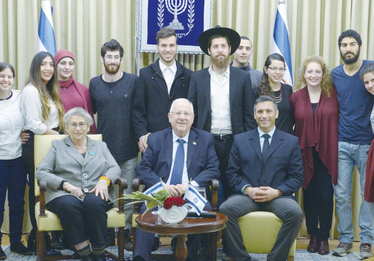 PRESIDENT REUVEN RIVLIN and his wife, Nechama, pose for a photo with participants of the ‘My Israeli Brother’ program at the President’s Residence yesterday
