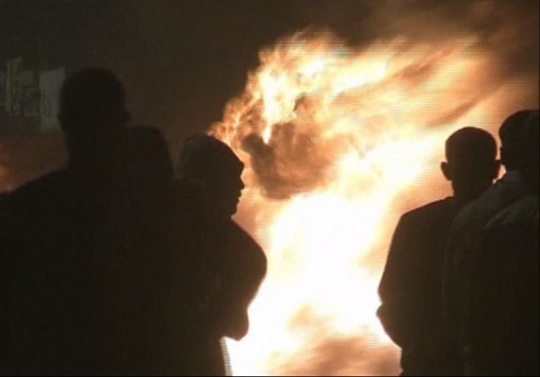 IDF rescues two soldiers from massive Kalandiya riot; 5 troops wounded