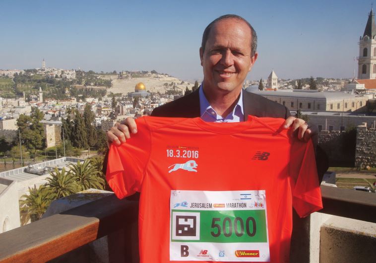 Mayor Nir Barkat – holding a Jerusalem Marathon T-shirt – kicks off the 2016 race with a press conference