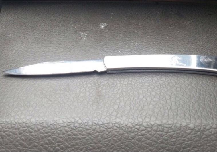 Police arrest Palestinian suspect at Shuafat crossing with hidden knife, March 16, 2016
