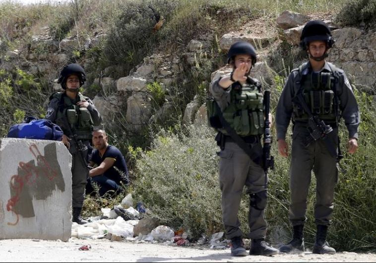 Israeli border police in the West Bank city of Hebron April 24, 2016