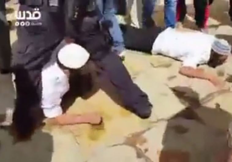 A still from Arab TV footage showing Muslim worshipers on the Temple Mount attack a small group of Jews, April 26, 2016