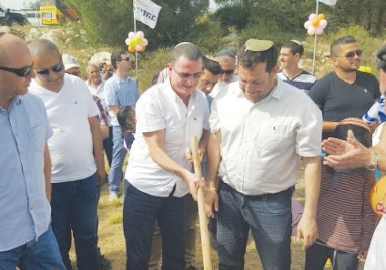 Former Samaria Regional Council Director-General Shlomi Warmstine and Samaria Regional Council head Yossi Dagan symbolically shovel dirt at the Mevo Dotan cornerstone laying ceremony