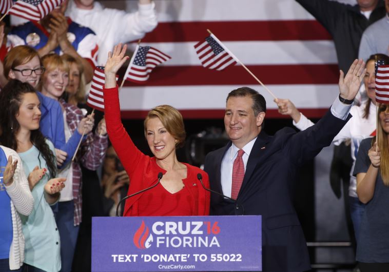 Ted Cruz holds a campaign rally to announce Carly Fiorina as his running mate in Indianapolis, Indiana, April 27, 2016.