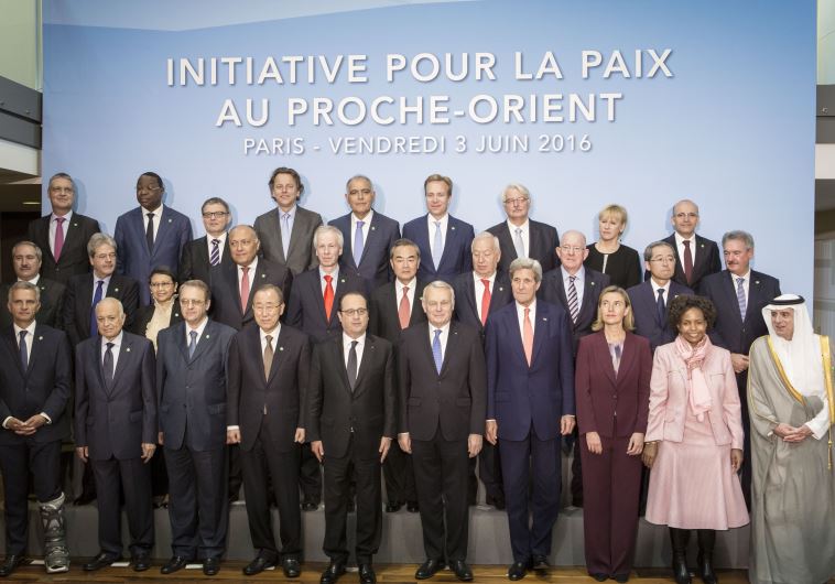 French President Francois Hollande (C), United Nations Secretary General Ban Ki-moon (C-L), French Foreign minister Jean-Marc Ayrault (C-R), US Secretary of State John Kerry (4th R), European Union High Representative for Foreign Affairs, Federica Mogherini (3rd R) and officials pose for a group pho