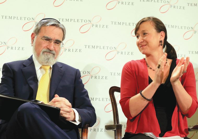 BRITAIN’S FORMER chief rabbi Jonathan Sacks (left) receives applause from Jennifer Templeton Simpson, granddaughter of John Templeton, after being awarded the 2016 Templeton Prize in London in March.