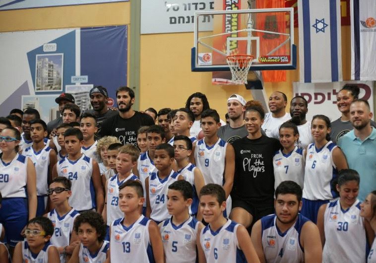 Back row, left to right: Rudy Gay, Amar'e Stoudemire, Omri Casspi, Chris Copeland, Beno Udrih, Alysha Clark, Shawn Marion, Donald Sloan, Mistie Bas