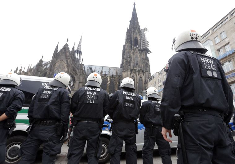 German riot police stand in front of the Cologne Cathedral